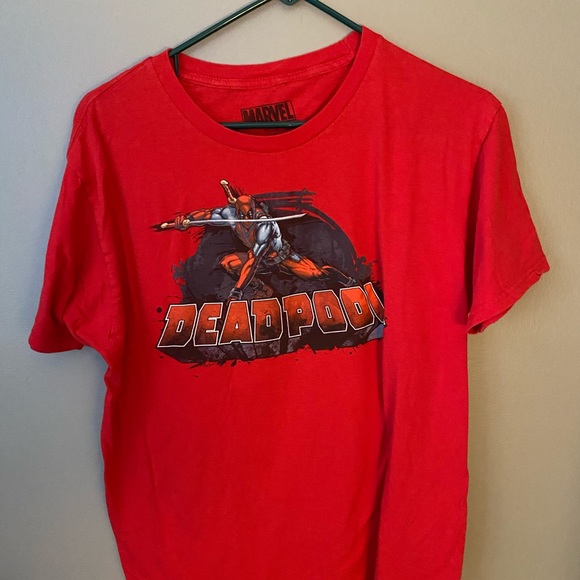 Marvel Deadpool T-Shirt - Picture 1 of 4